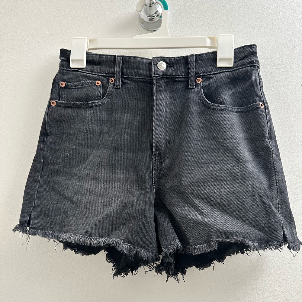 American  eagle, stretch highest rise 90s boyfriend short stretch, size 4